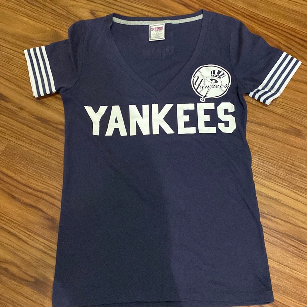 PINK victoria secret beautiful t- shirt for women’s size M yankees